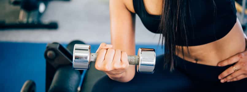 woman doing bicep curls